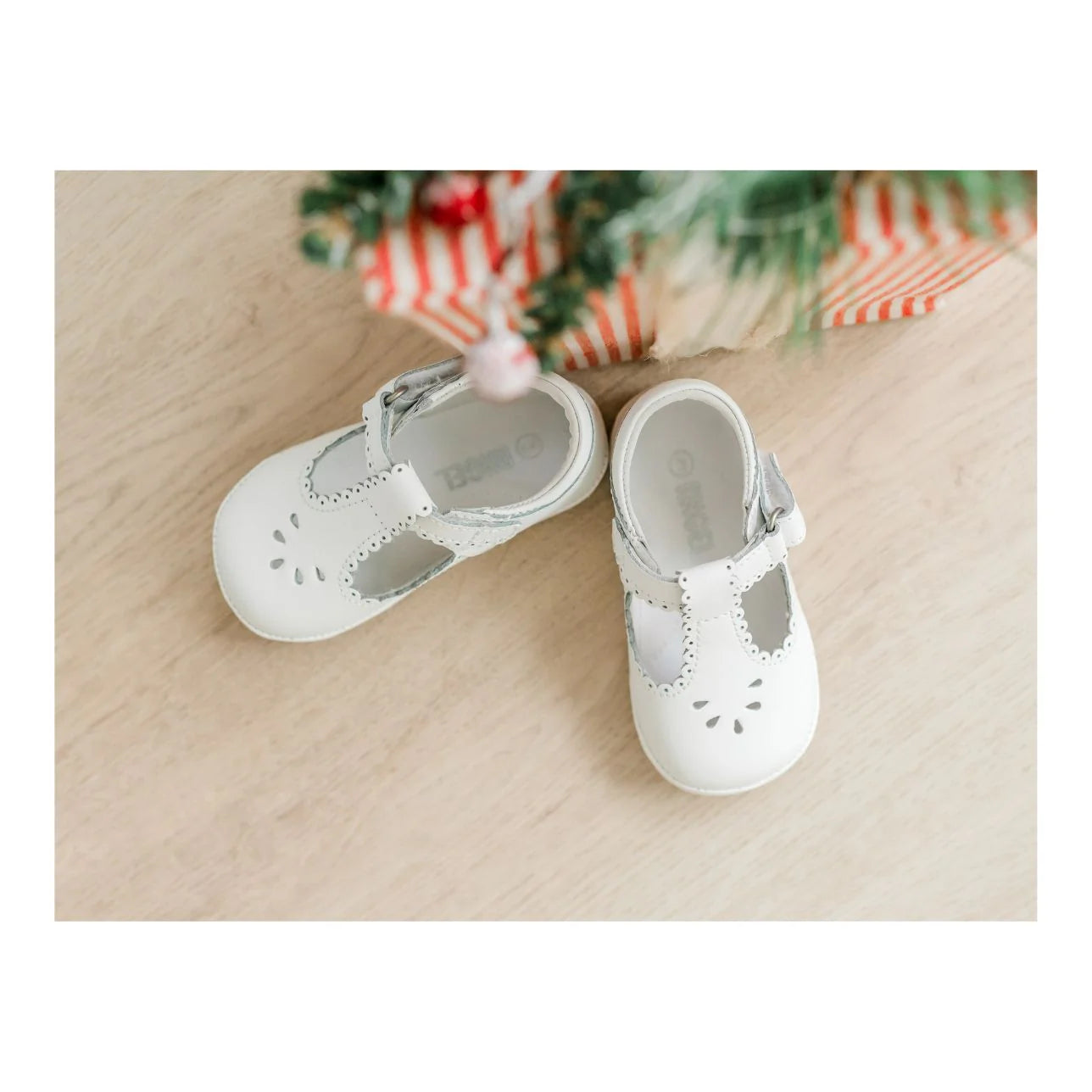 L'Amour Shoes Dottie Scalloped T-Strap Mary Jane (Baby)