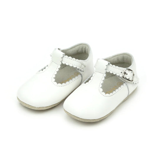 L'Amour Shoes Elodie Girls Scalloped T-Strap Mary Jane Crib Shoe (Infant)